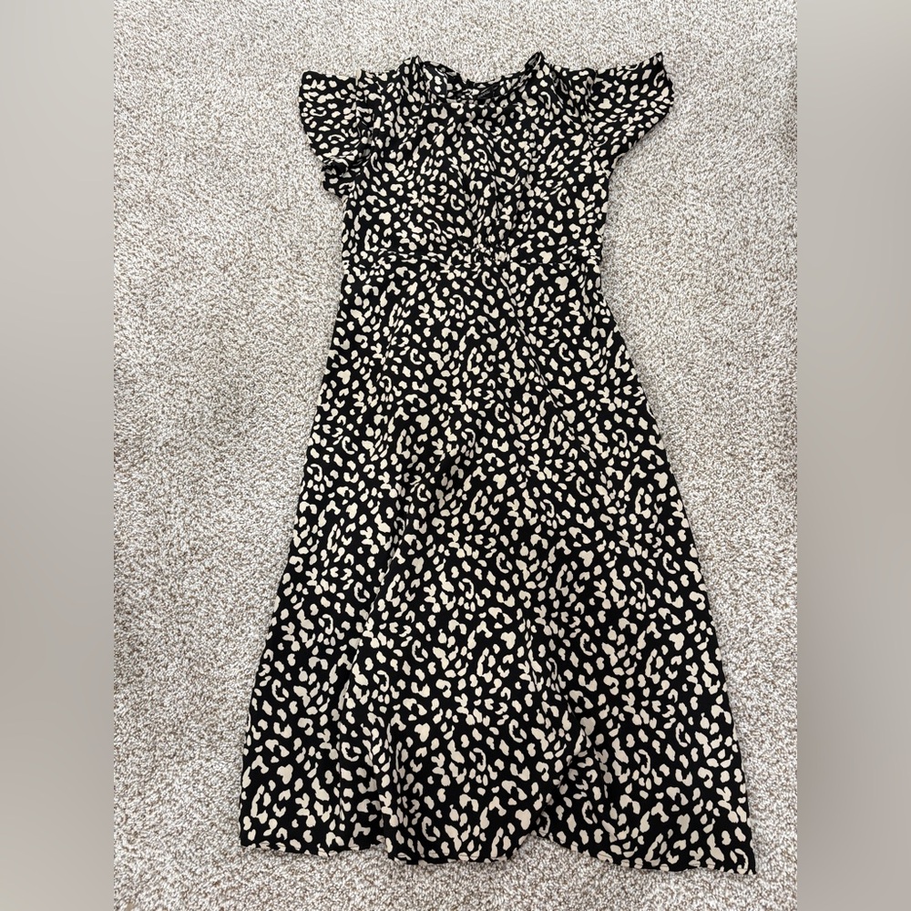 Bobeau black and cream polka dot detail dress. Flutter sleeves, flattering fit.